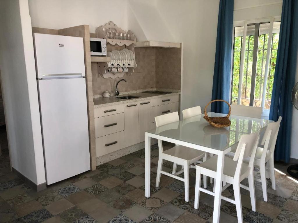 Apartamentos Cala Isabel Zahora Exteriör bild